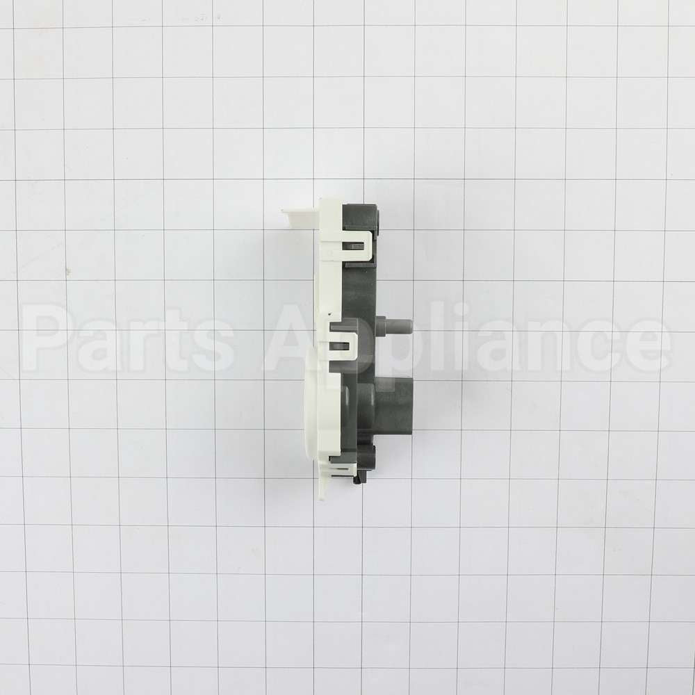 137431200 Frigidaire Lock