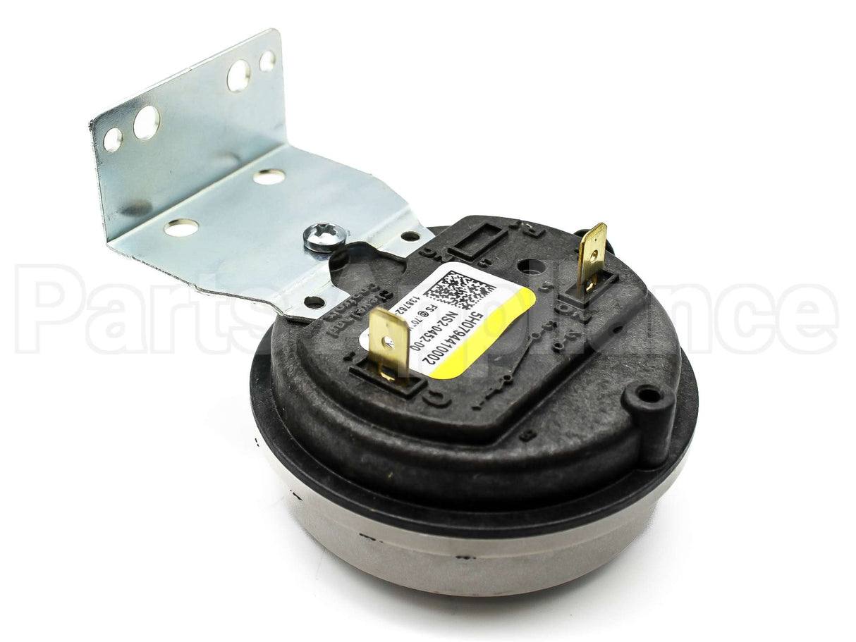 NS2-0452-00 Cleveland Controls .70"Wc Spst Pressure Switch