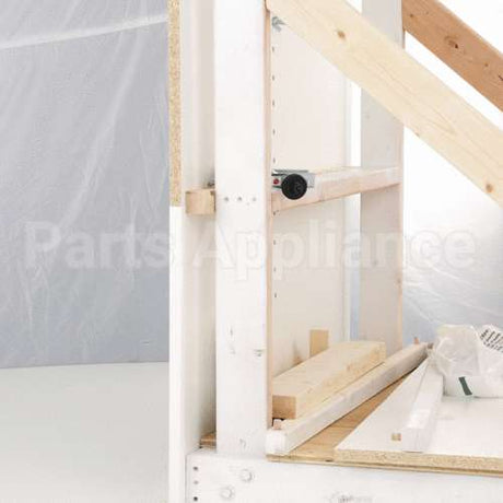 SK-200-39300-01 Traulsen 1/2 W A/R Line Door W/Snap Gsk